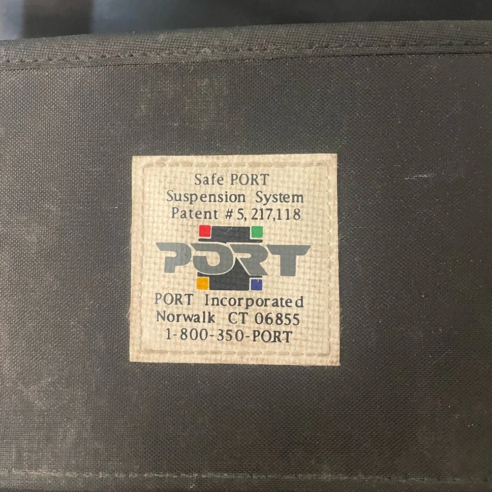 Port: vintage computer bag
